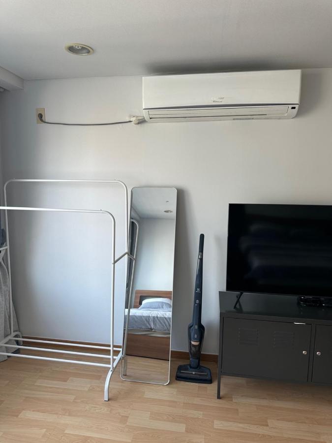 Hongdae Guesthouse 1Min From Hongik Uni Station Exit #1 Seul Esterno foto