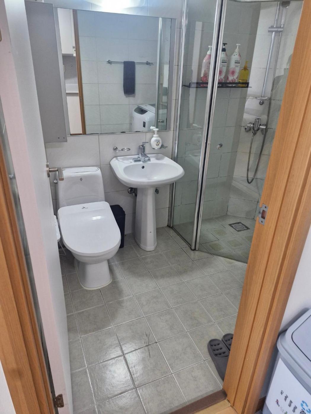 Hongdae Guesthouse 1Min From Hongik Uni Station Exit #1 Seul Esterno foto